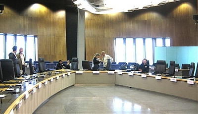 Komisja Europejska z uporem dąży do ograniczenia wolności gospodarczej i swobody umów