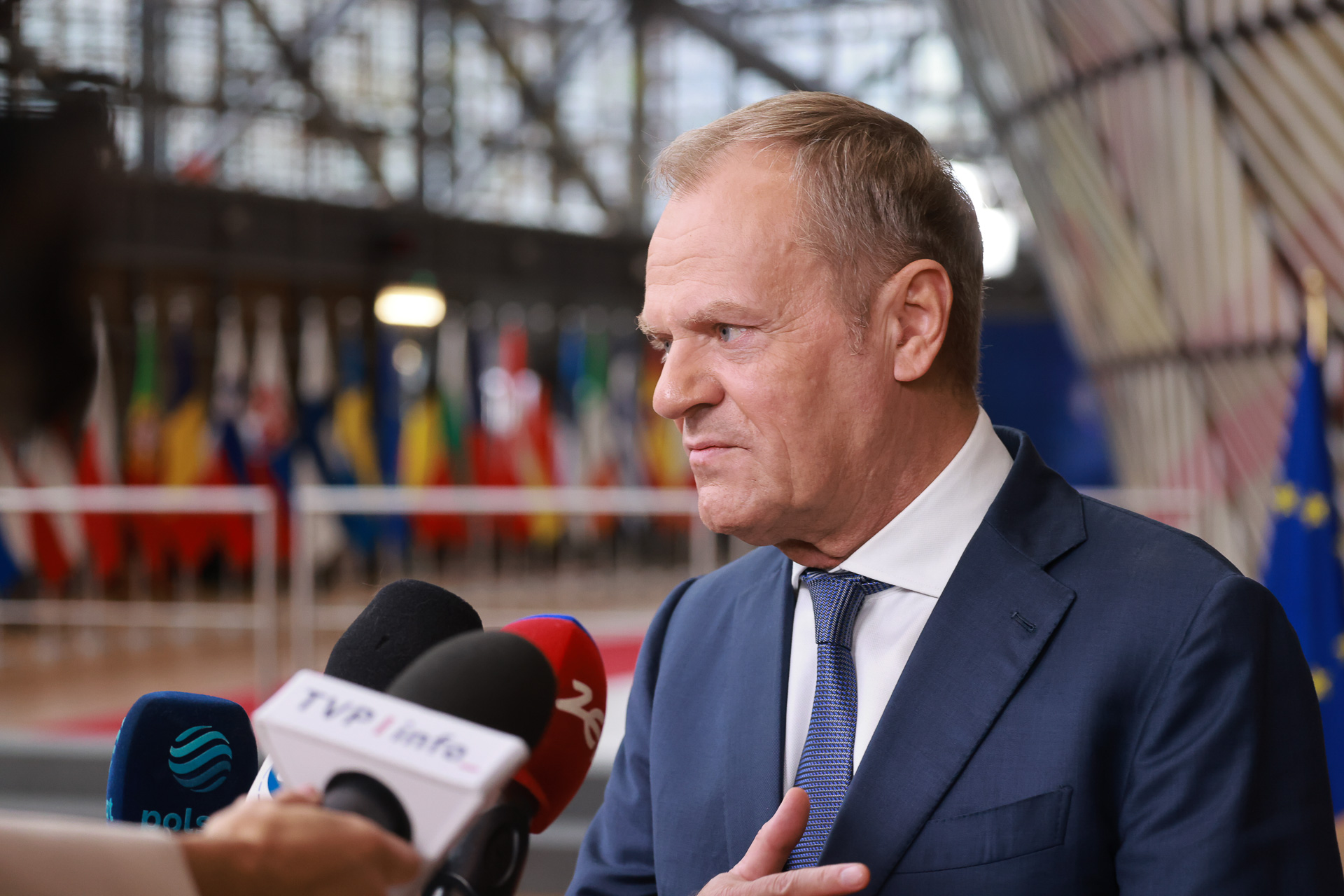 Rok dewastacji państwa prawa – najważniejsze naruszenia praworządności i zasad demokracji przez rząd Donalda Tuska