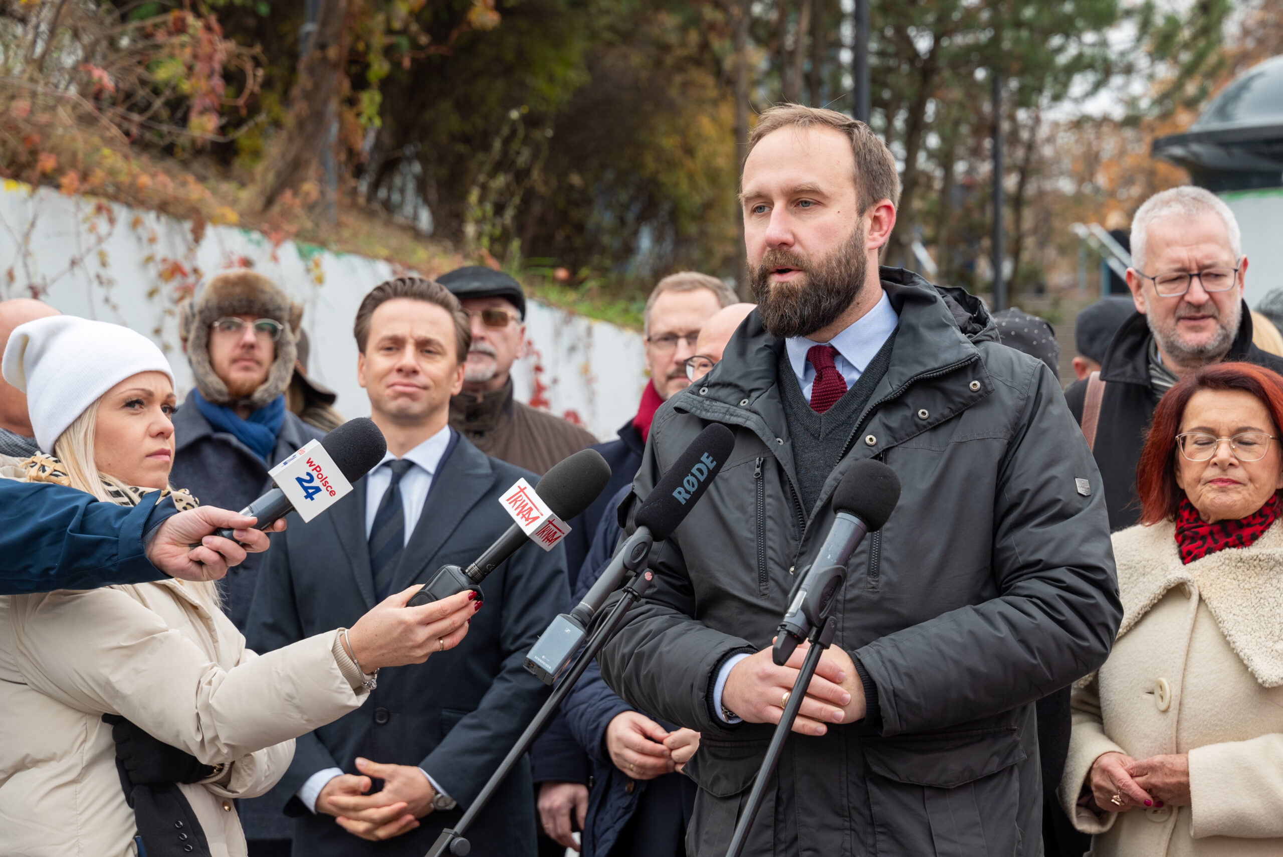 „Pornografia to piekło rodzin” – konferencja prasowa z udziałem polityków, publicystów i działaczy społecznych