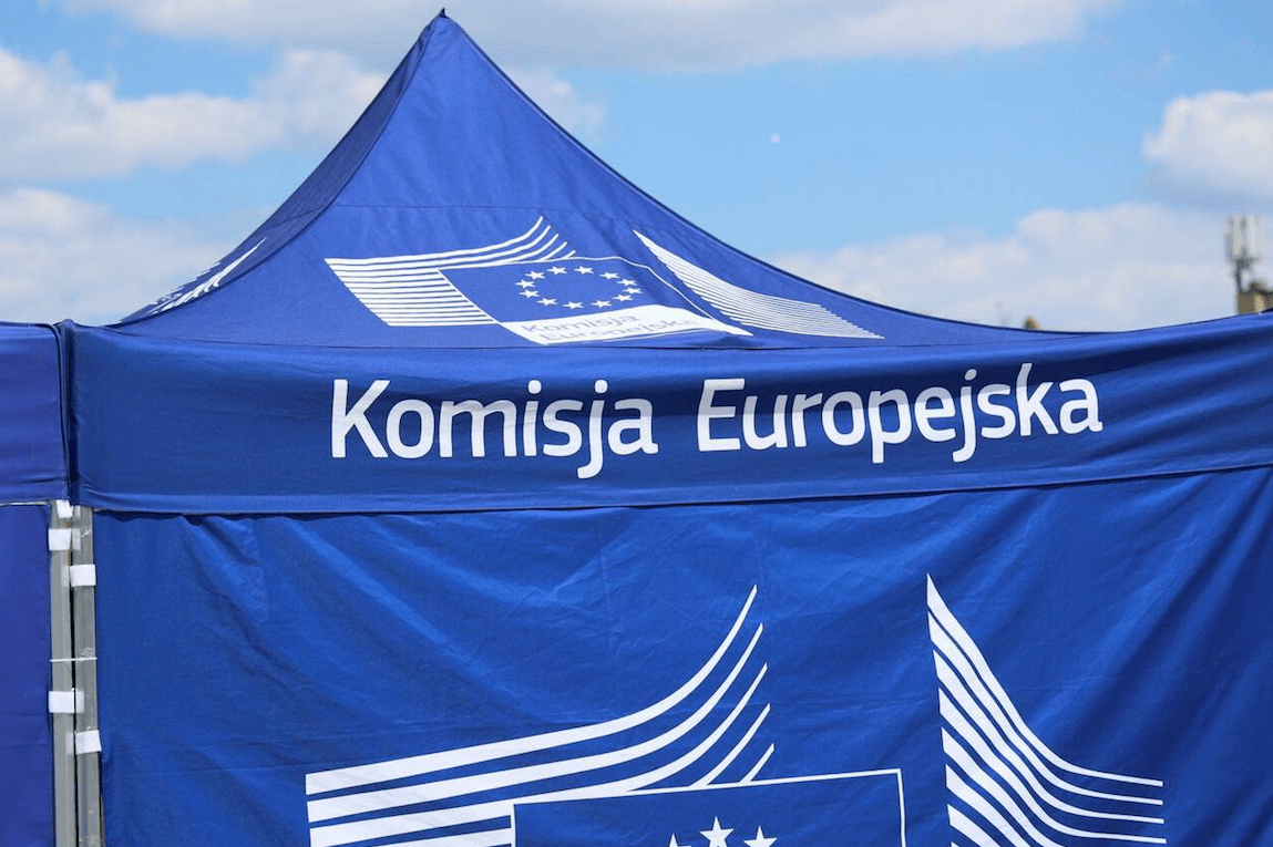 Kto będzie sprawdzał media społecznościowe? Komisja Europejska przedstawiła listę „zaufanych sygnalistów”