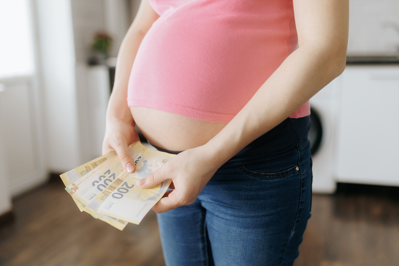 KE: regulacje dotyczące surogacji pozostają w kompetencji państw członkowskich