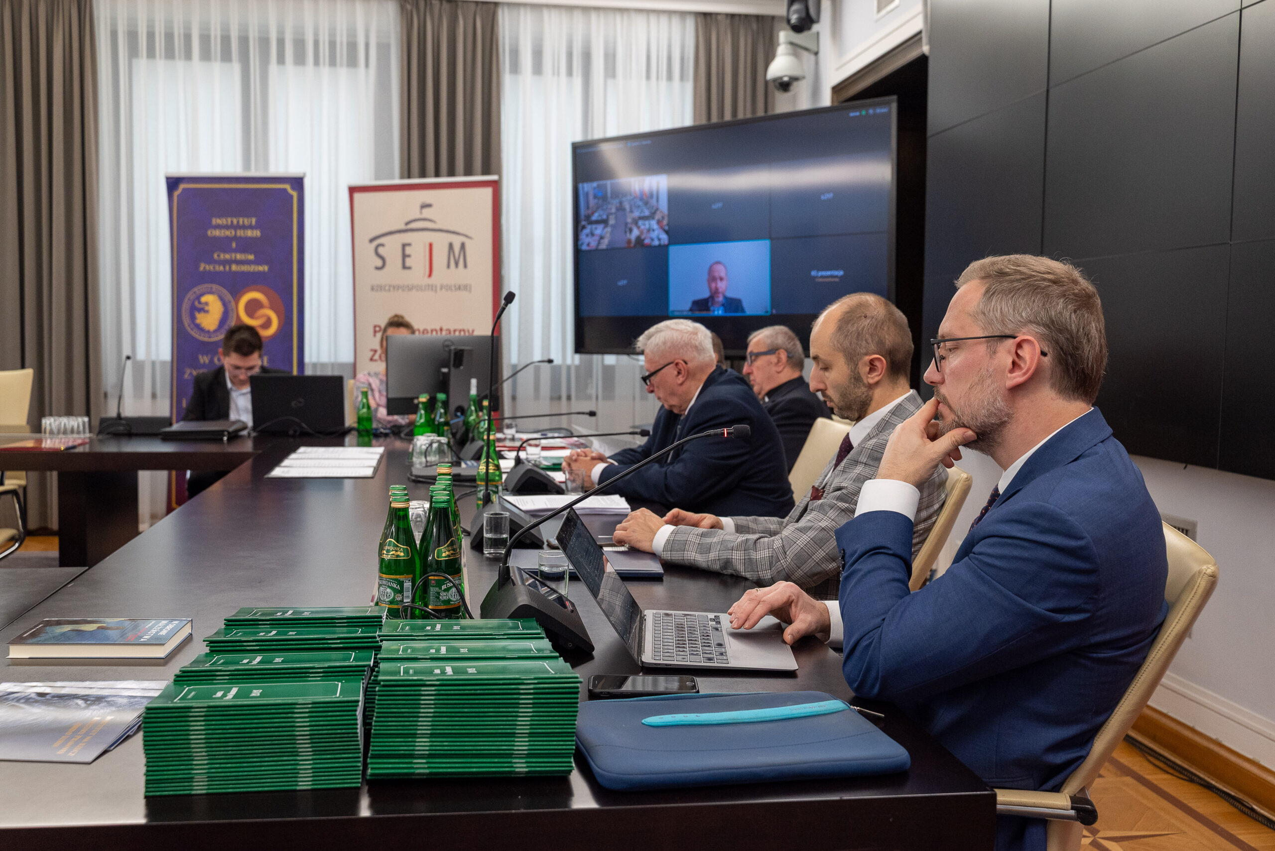 Senat cenzuruje głos w obronie rodzin. Transmisja z konferencji przerwana
